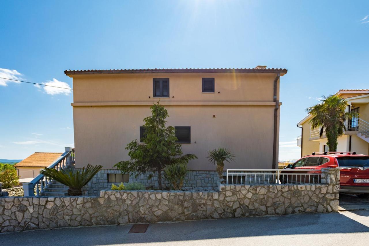 Apartmani Beba Omisalj Exterior photo